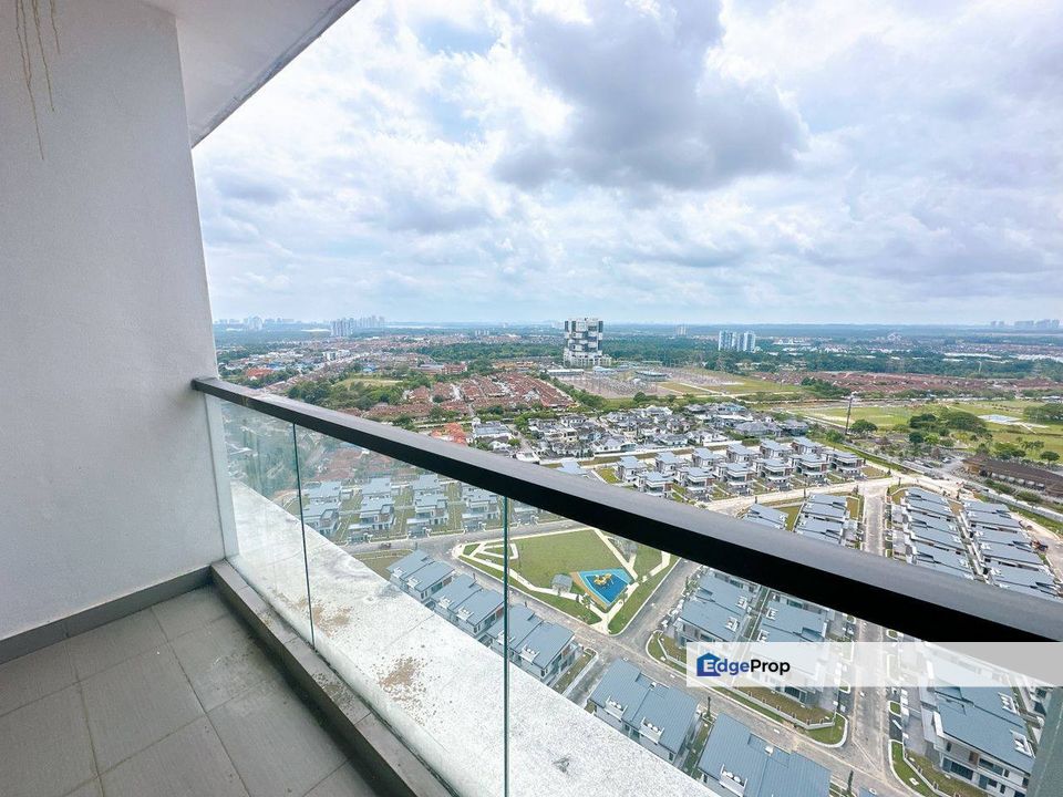 Full loan freehold 3 room service apartment at raffles suites uda utama skudai, Johor, Skudai