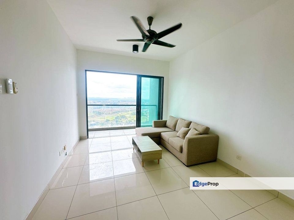 Full loan freehold 3 room service apartment at raffles suites uda utama skudai, Johor, Skudai