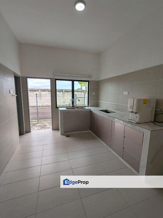 Freehold double storey landed house renovated and guarded at the crystal indahpura kulai, Johor, Kulai