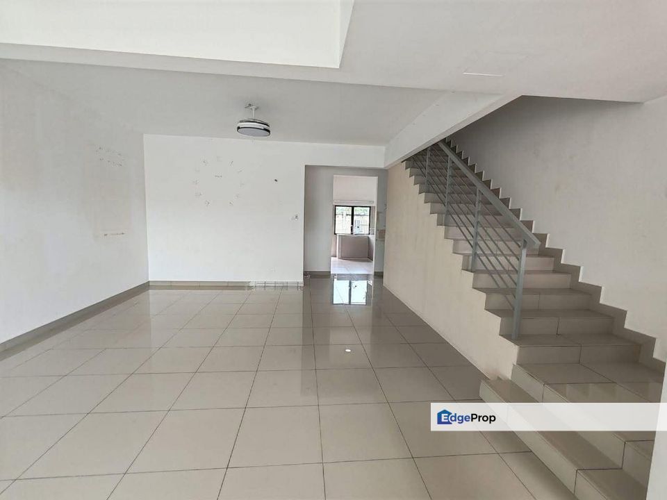 Freehold double storey landed house renovated and guarded at the crystal indahpura kulai, Johor, Kulai