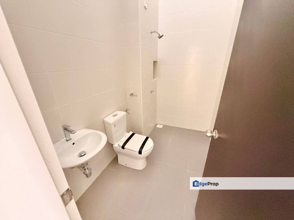 Freehold new double storey cluster house guarded at the commune eco botanic, Johor, Nusajaya