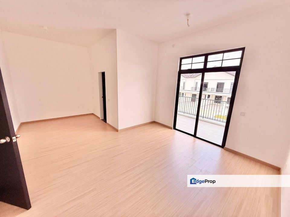 Freehold new double storey cluster house guarded at the commune eco botanic, Johor, Nusajaya