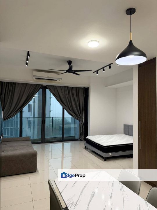 Fully furniture studio unit at grand medini with balcony, Johor, Nusajaya