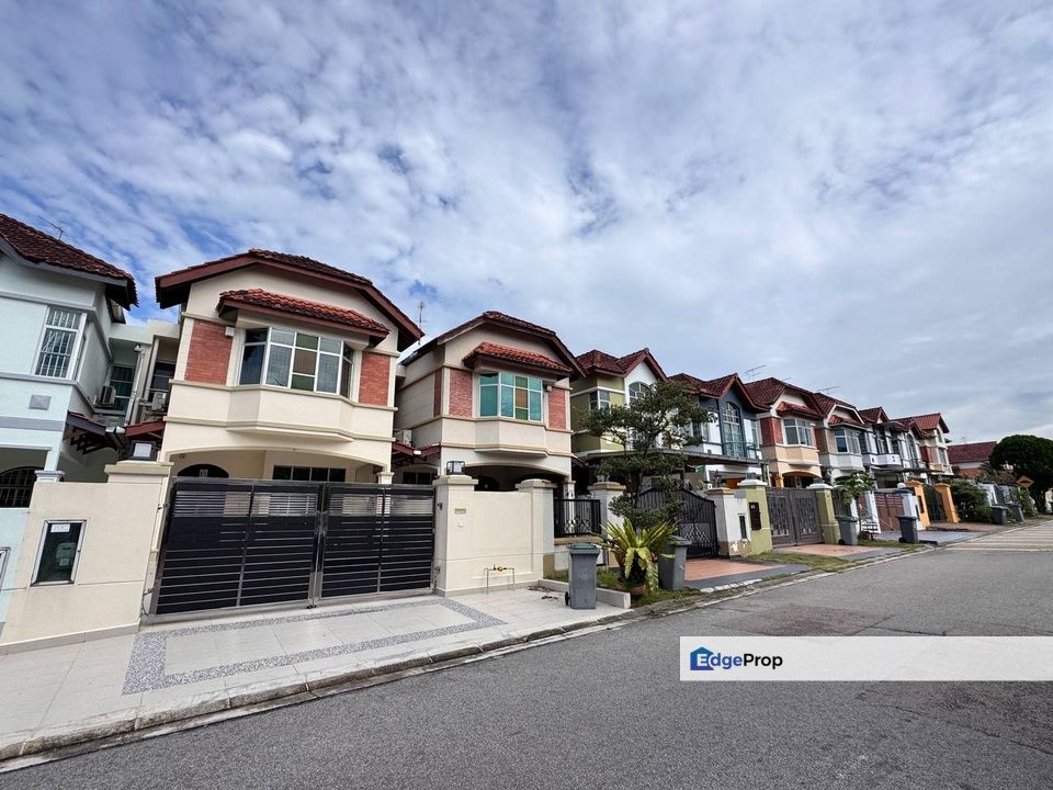 Freehold double storey superlink guarded and renovated at taman impian emas skudai, Johor, Skudai