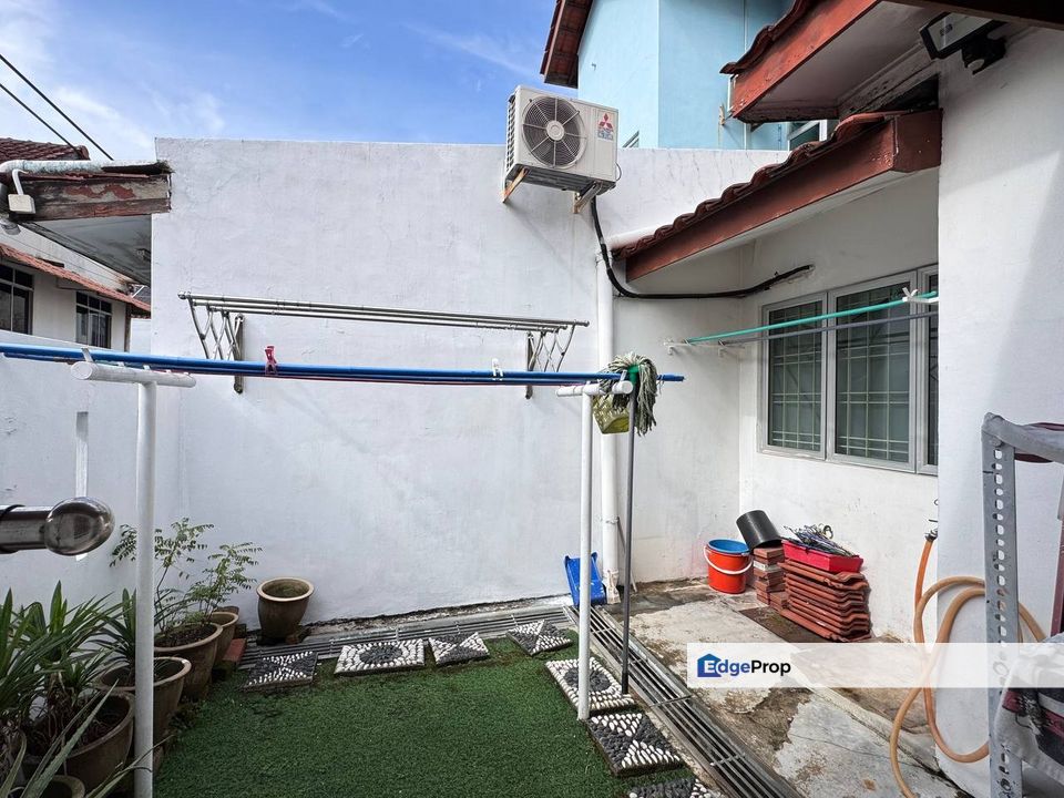 Freehold double storey superlink guarded and renovated at taman impian emas skudai, Johor, Skudai