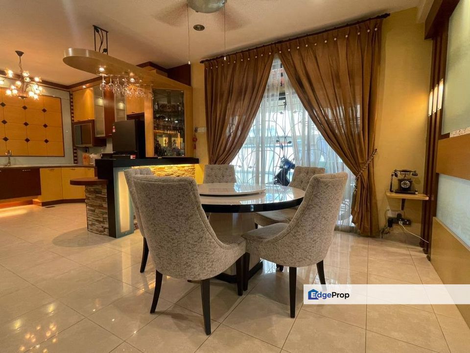 Freehold double storey semi renovated and guarded at impian emas skudai, Johor, Skudai