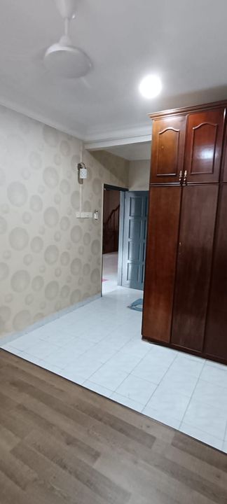 Freehold single storey landed house renovated end lot at bandar uda utama skudai, Johor, Skudai