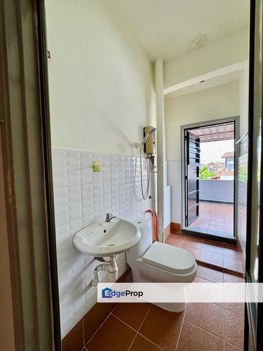 Freehold full loan double storey landed house renvoated and extend at pulai perdana johor bahru, Johor, Skudai