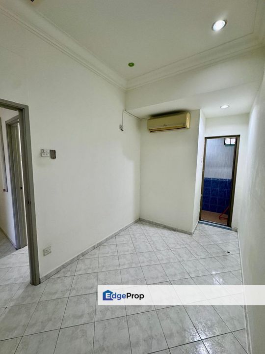 Freehold full loan double storey landed house renvoated and extend at pulai perdana johor bahru, Johor, Skudai