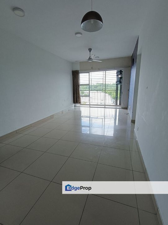 Freehold full loan 3 room service apartment at nusa duta iskandar puteri, Johor, Johor Bahru