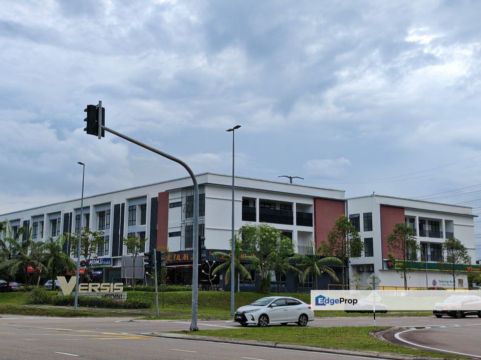 First floor facing main road three storey shoplot at versis medini, Johor, 