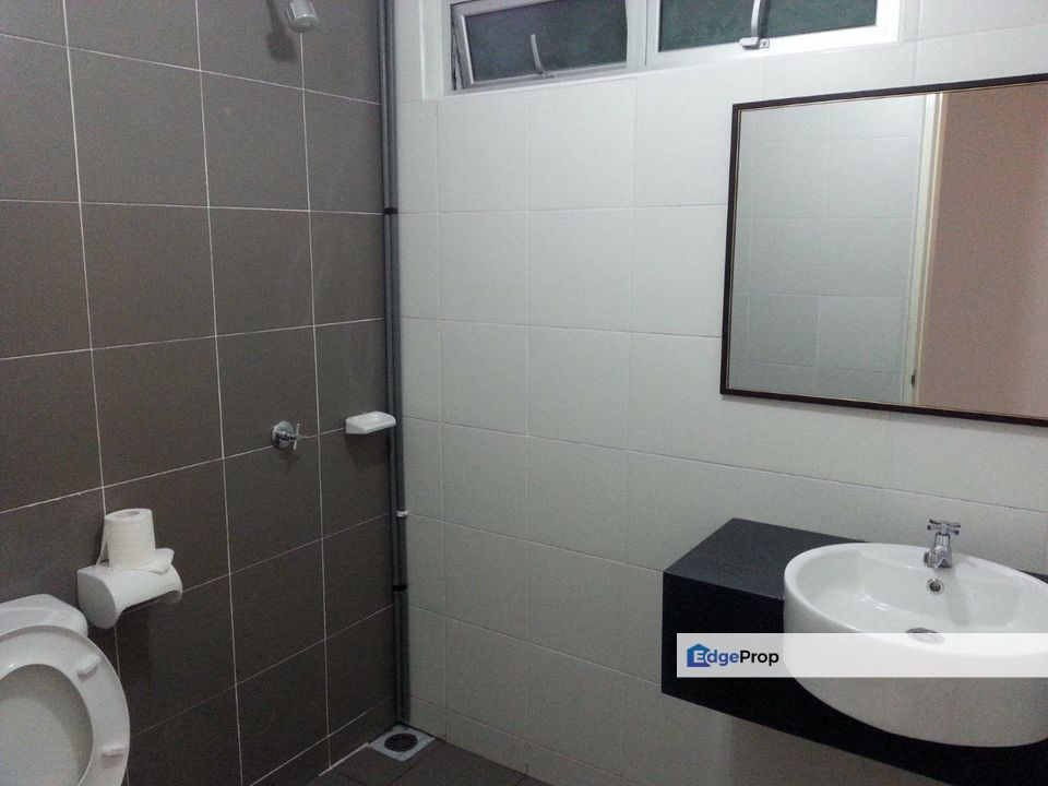 Freehold full loan 2 room service apartment at idaman residence iskandar puteri, Johor, Nusajaya