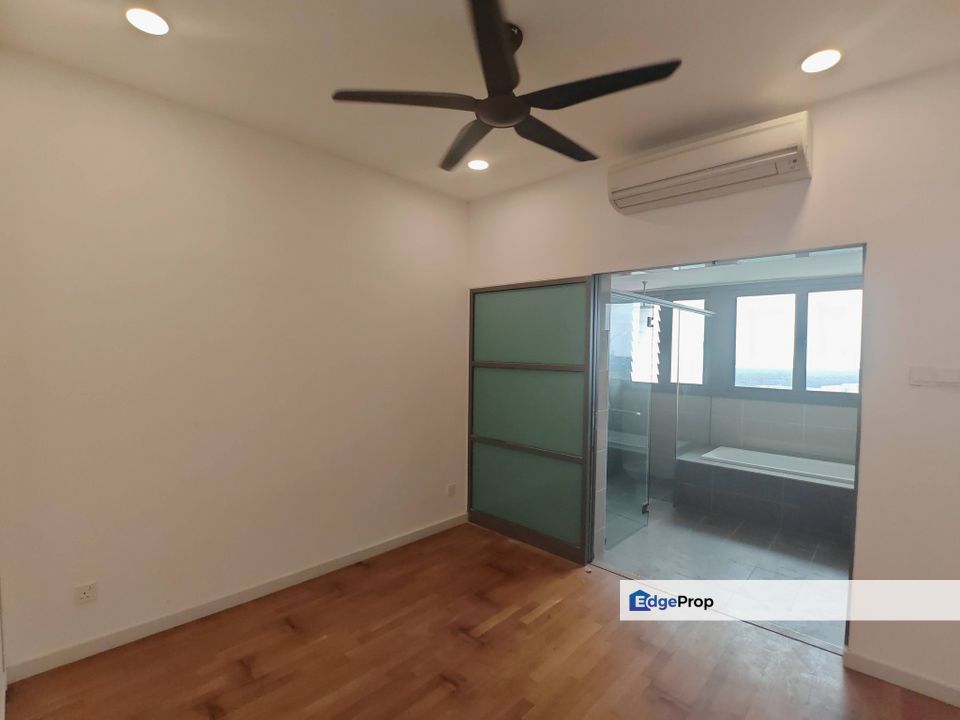 High floor seaview 2 room service apartment at iskandar residence medini, Johor, Nusajaya