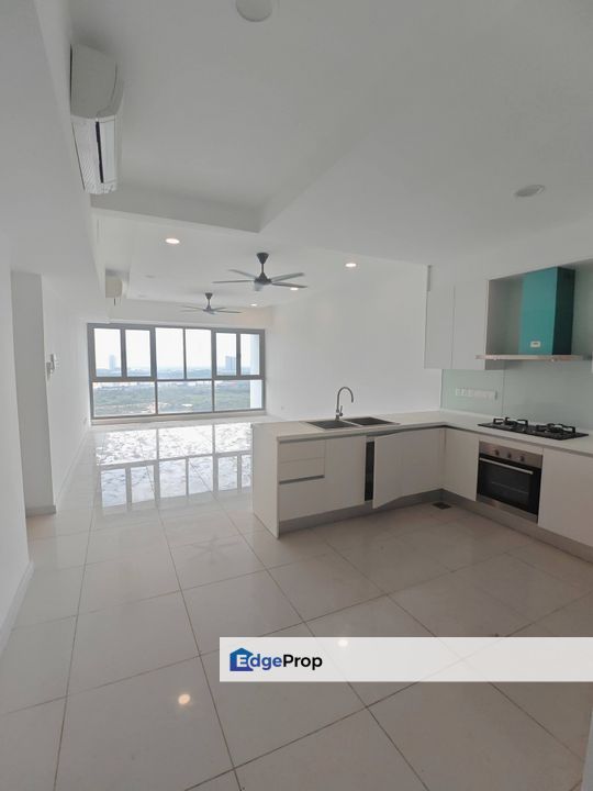 High floor seaview 2 room service apartment at iskandar residence medini, Johor, Nusajaya