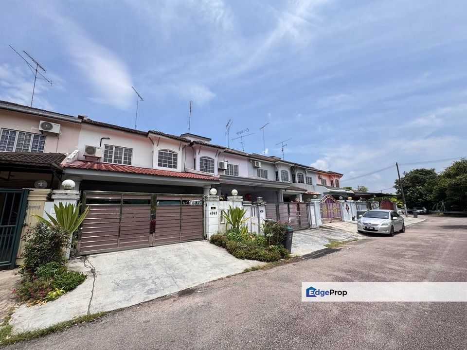 Freehold full loan double storey landed house renovated at taman putri kulai, Johor, Kulai