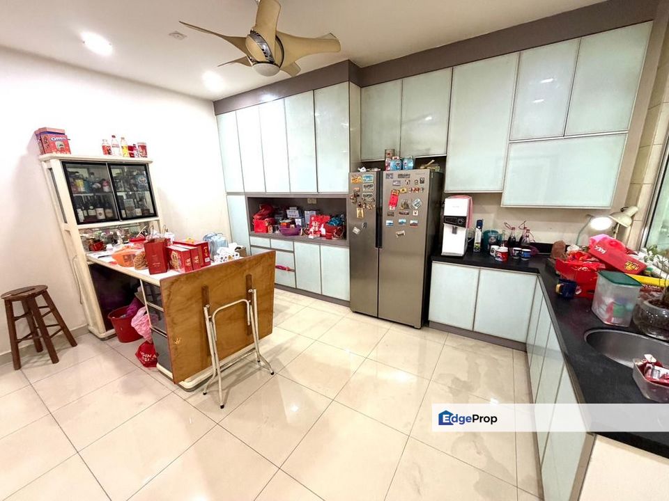 Freehold double storey semi d renovated and guarded at taman nusa duta iskandar puteri, Johor, Johor Bahru