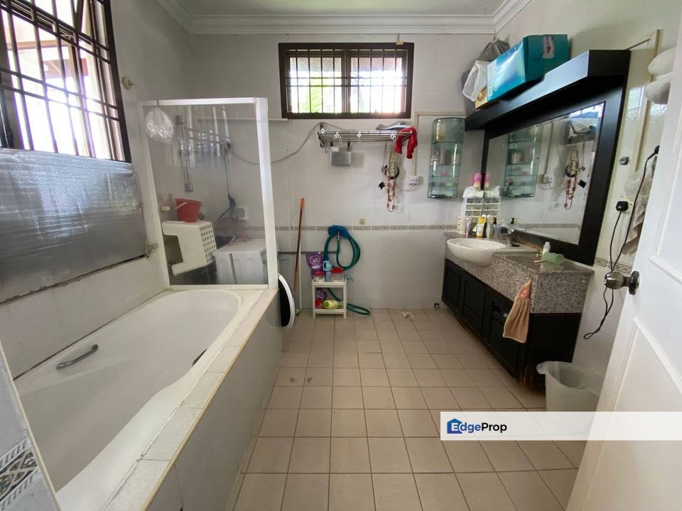 Freehold double storey semi d renovated and guarded at taman impian emas skudai, Johor, Skudai