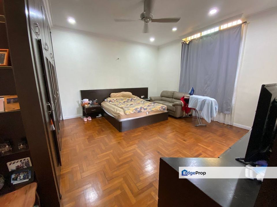 Freehold double storey semi d renovated and guarded at taman impian emas skudai, Johor, Skudai