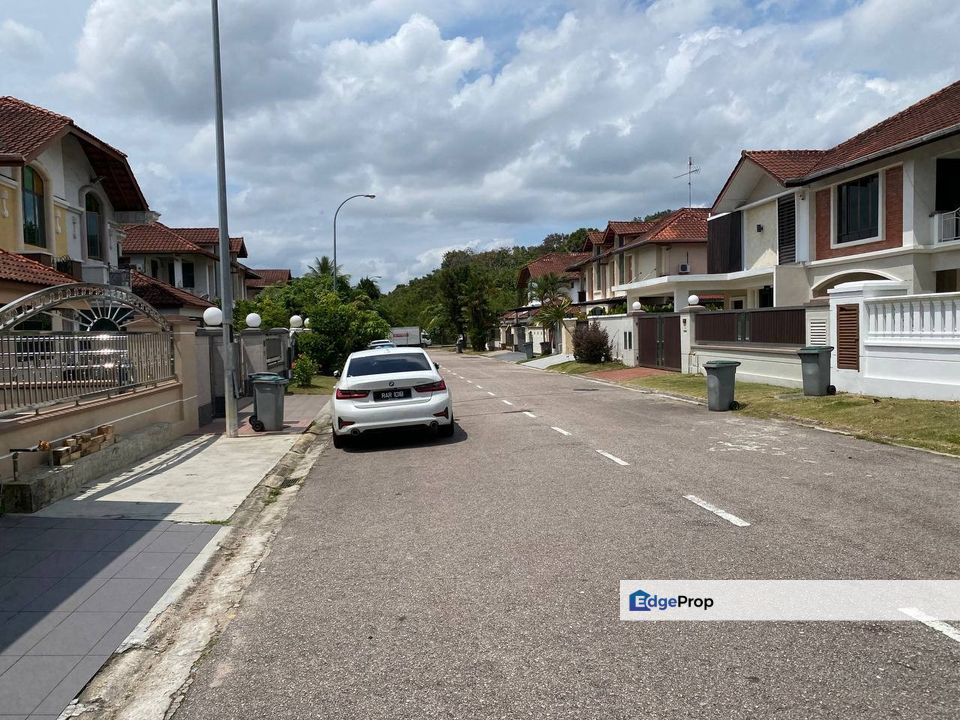 Freehold double storey semi d renovated and guarded at taman impian emas skudai, Johor, Skudai