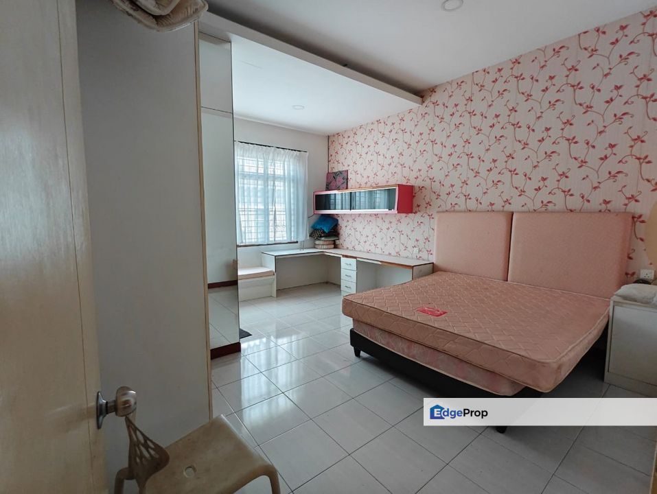 Freehold double storey landed house semi d renovated and guarded at kempas utama skudai, Johor, Johor Bahru