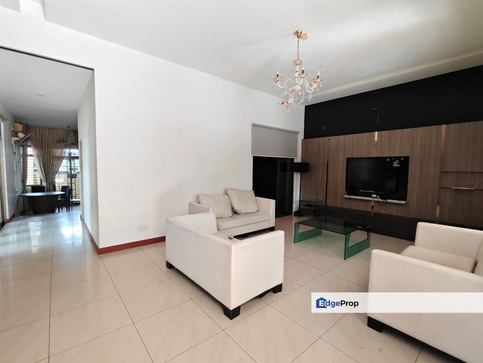 Freehold double storey landed house semi d renovated and guarded at kempas utama skudai, Johor, Johor Bahru