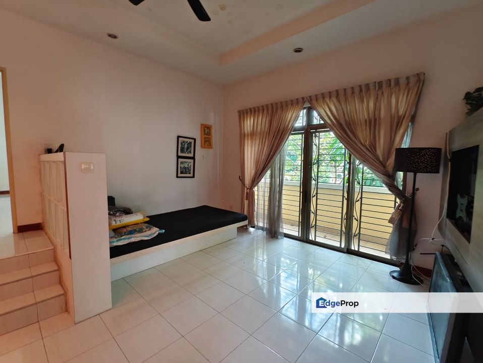 Freehold double storey landed house semi d renovated and guarded at kempas utama skudai, Johor, Johor Bahru