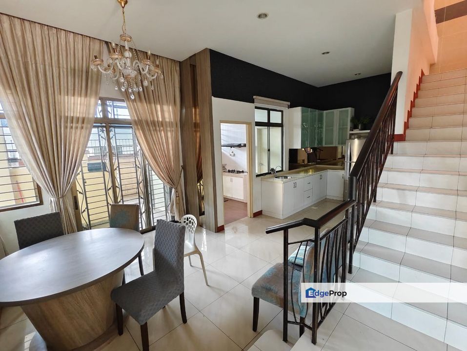 Freehold double storey landed house semi d renovated and guarded at kempas utama skudai, Johor, Johor Bahru