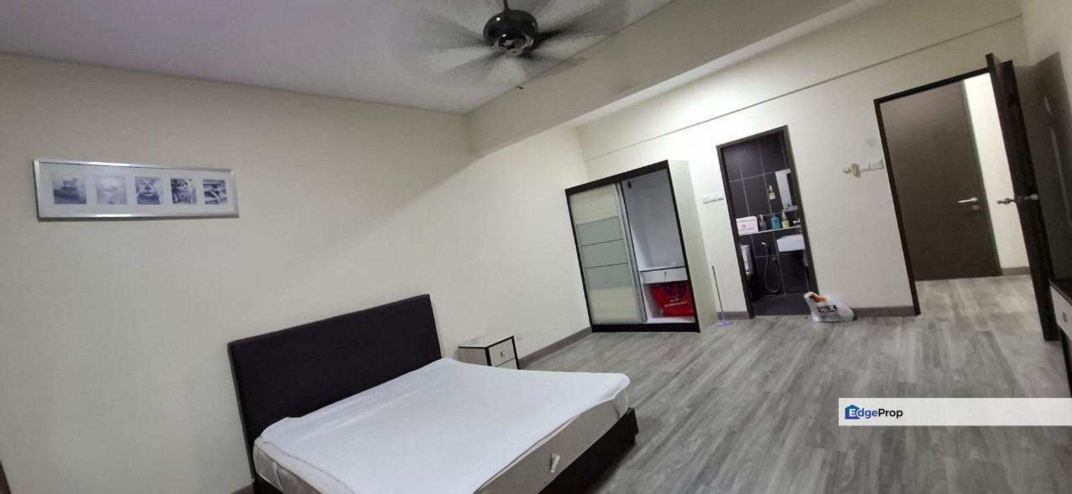 Full loan 3 room service apartment at the garden residence mutiara mas skudai with renovated, Johor, Skudai