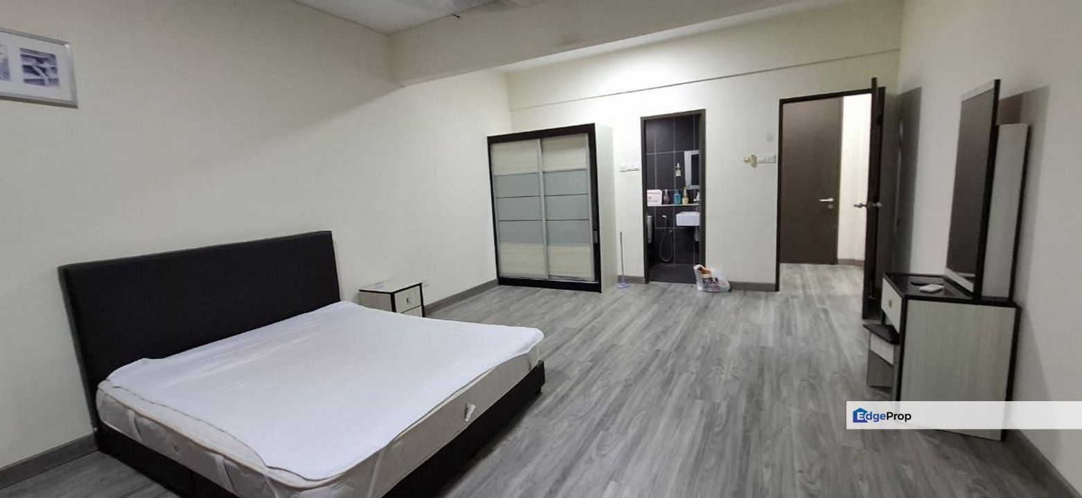 Full loan 3 room service apartment at the garden residence mutiara mas skudai with renovated, Johor, Skudai