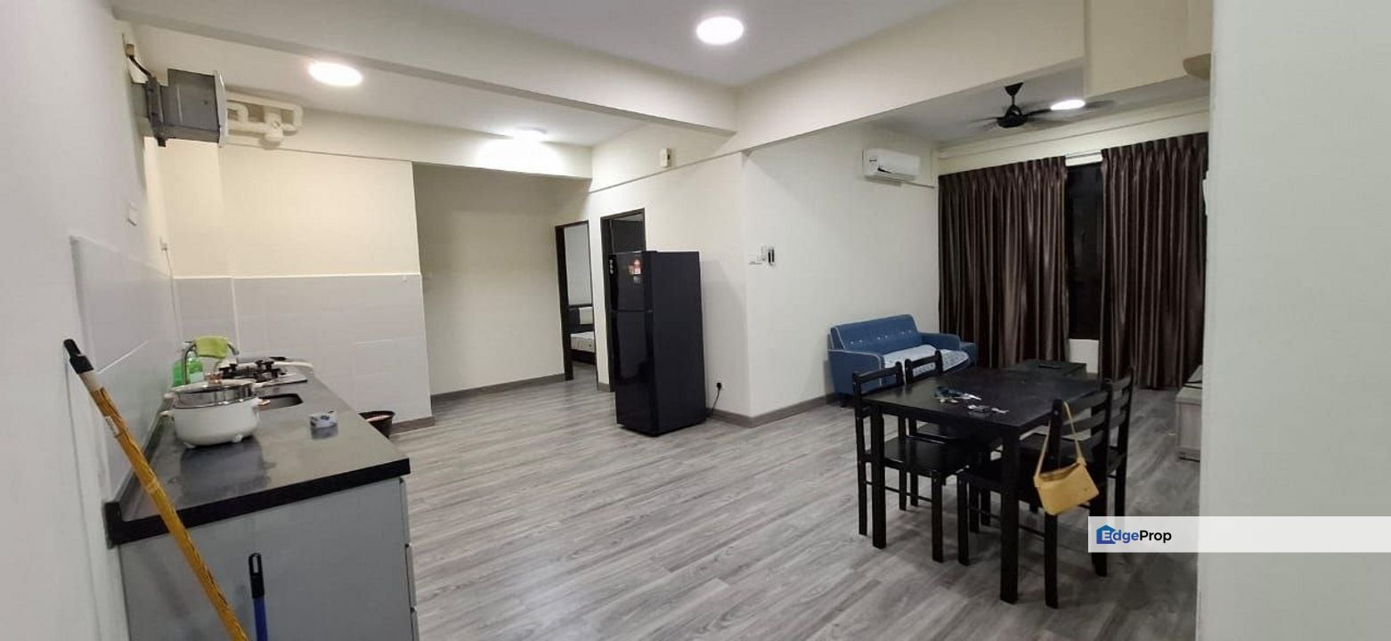 Full loan 3 room service apartment at the garden residence mutiara mas skudai with renovated, Johor, Skudai