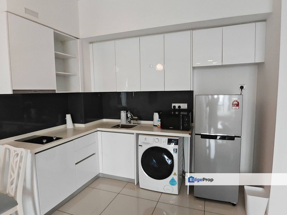 Fully furniuture mid floor service apartment at elysia park residence medini, Johor, Nusajaya