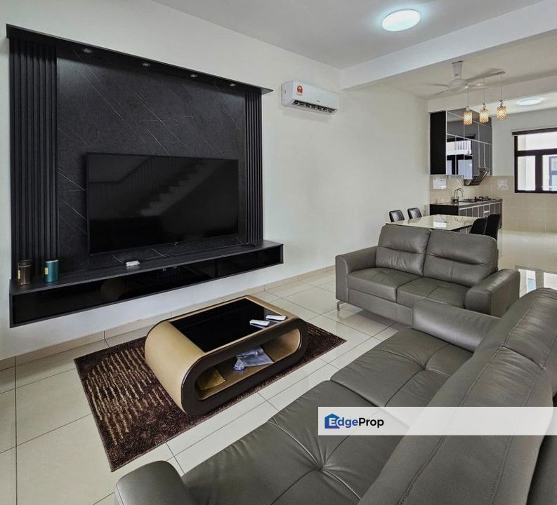 Fully renovation furniture and guarded at sunway citrine lakehomes sunway iskandar medini, Johor, 