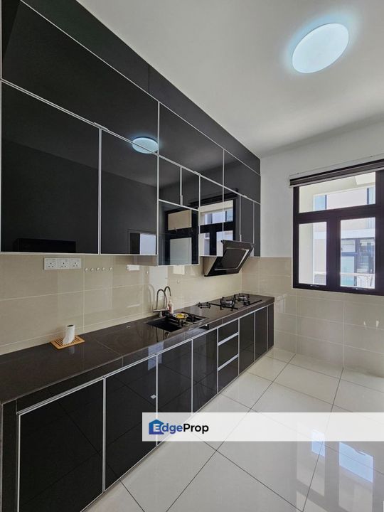 Fully renovation furniture and guarded at sunway citrine lakehomes sunway iskandar medini, Johor, 