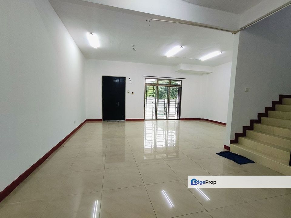 Freehold double storey landed house guarded at taman kempas utama skudai, Johor, Johor Bahru