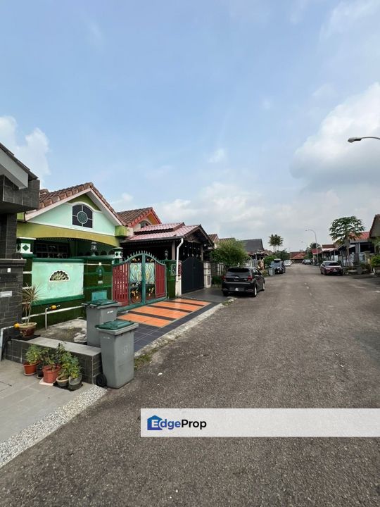 Freehold single storey landed house renovated at bandar uda utama skudai, Johor, Skudai
