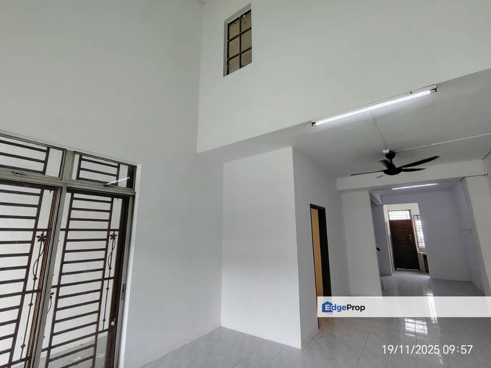 Freehold 1.5 storey landed house at taman pulai indah pekan nanas johor, Johor, Kangkar Pulai
