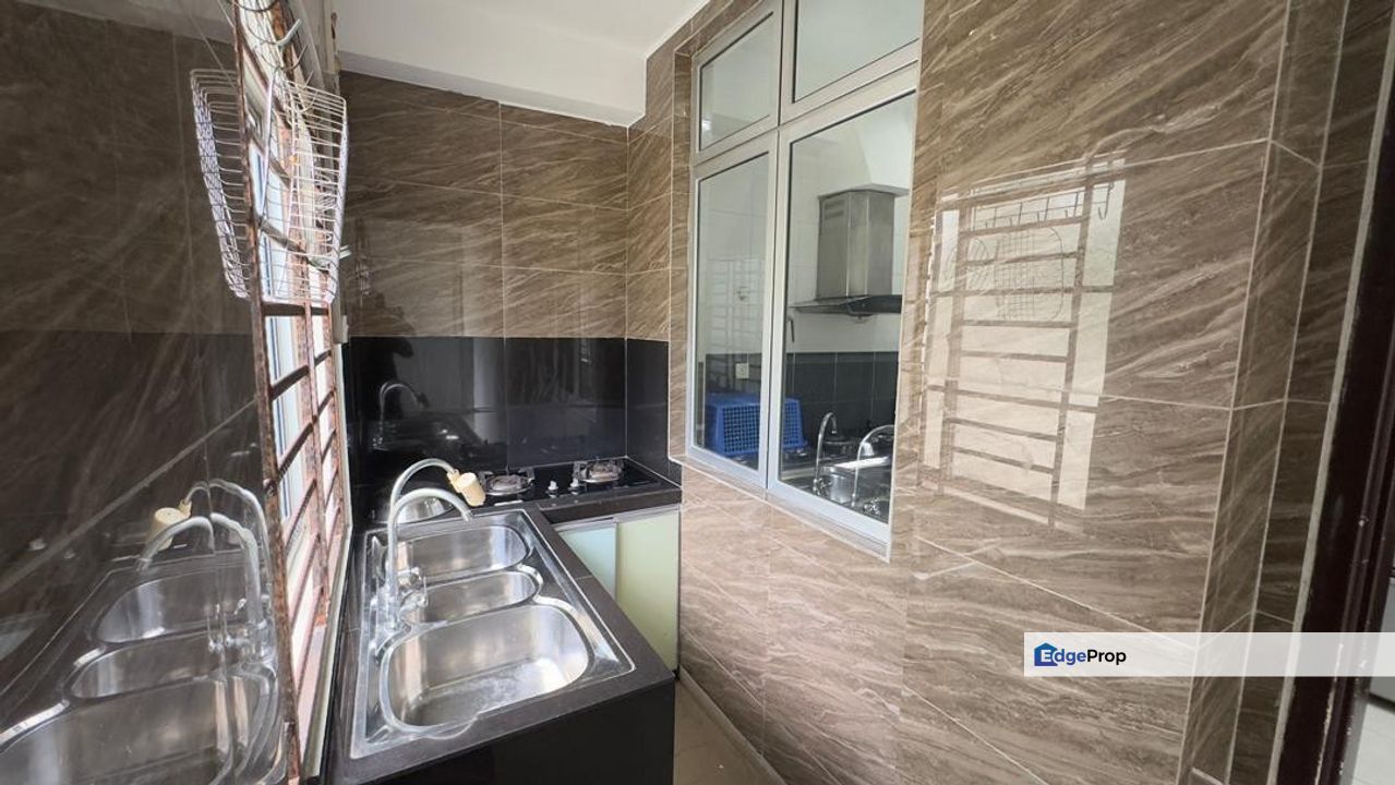 Partial furniture double storey landed house renovated and guarded at nusa idaman iskandar puteri johor, Johor, Nusajaya