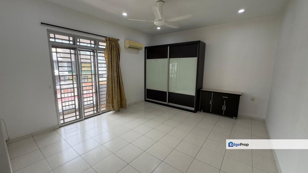 Partial furniture double storey landed house renovated and guarded at nusa idaman iskandar puteri johor, Johor, Nusajaya