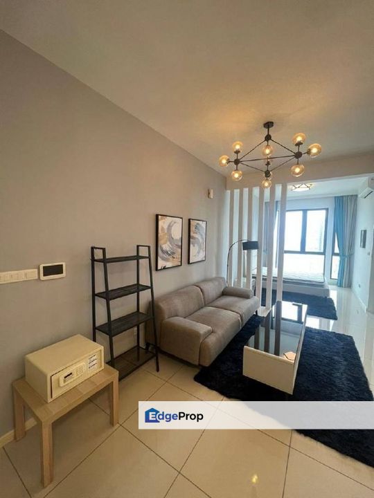 Fully furniture studio high floor service apartment at elysia park medini, Johor, Nusajaya