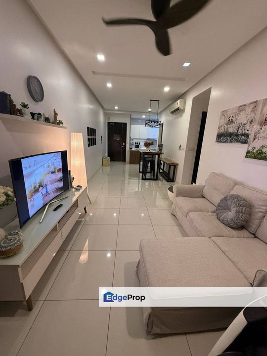Freehold full loan 2 room service apartment at sky 88 johor bahru, Johor, Johor Bahru