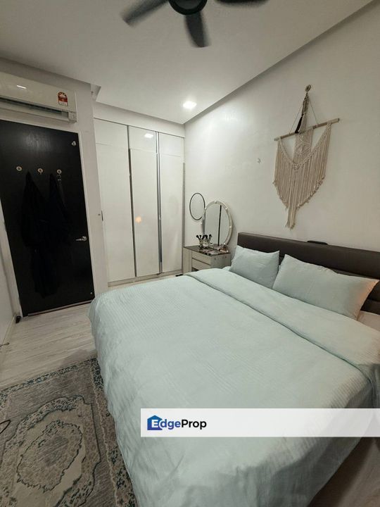 Freehold full loan 2 room service apartment at sky 88 johor bahru, Johor, Johor Bahru