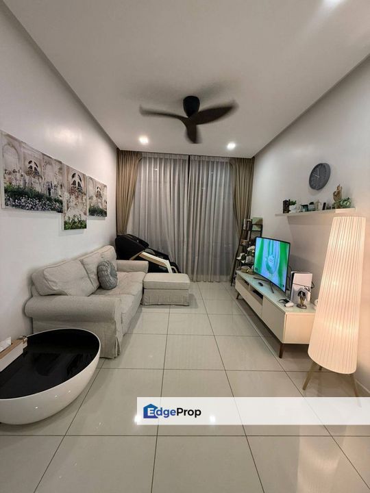 Freehold full loan 2 room service apartment at sky 88 johor bahru, Johor, Johor Bahru