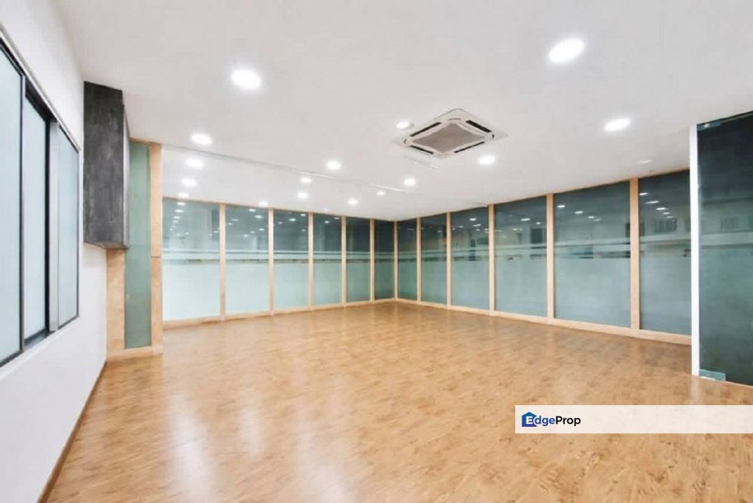 Freehold medium industry semi detached factory for sales in senai seelong, Johor, Senai