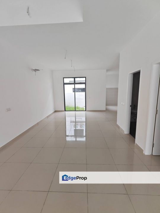 Freehold new double storey cluster house at the commune eco botanic iskandar puteri, Johor, Nusajaya