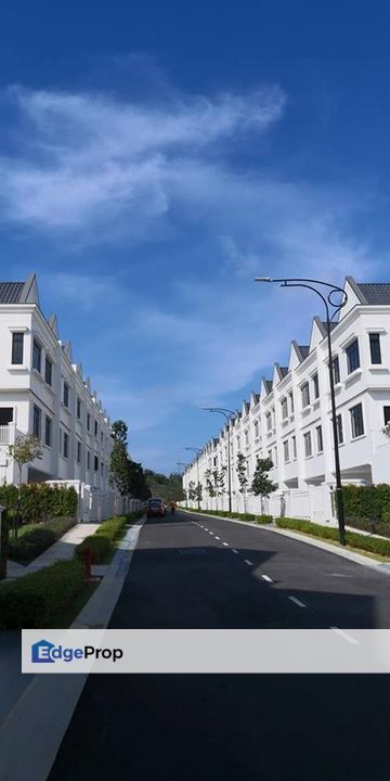 Partial furniture 2.5 storey superlink at the laeken eco botanic iskandar puteri johor, Johor, Nusajaya