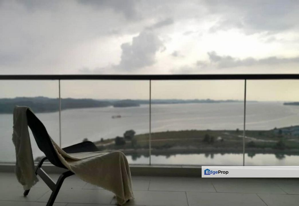 Freehold 2+1 room seaview service apartment at souther marina puteri harbour johor, Johor, 