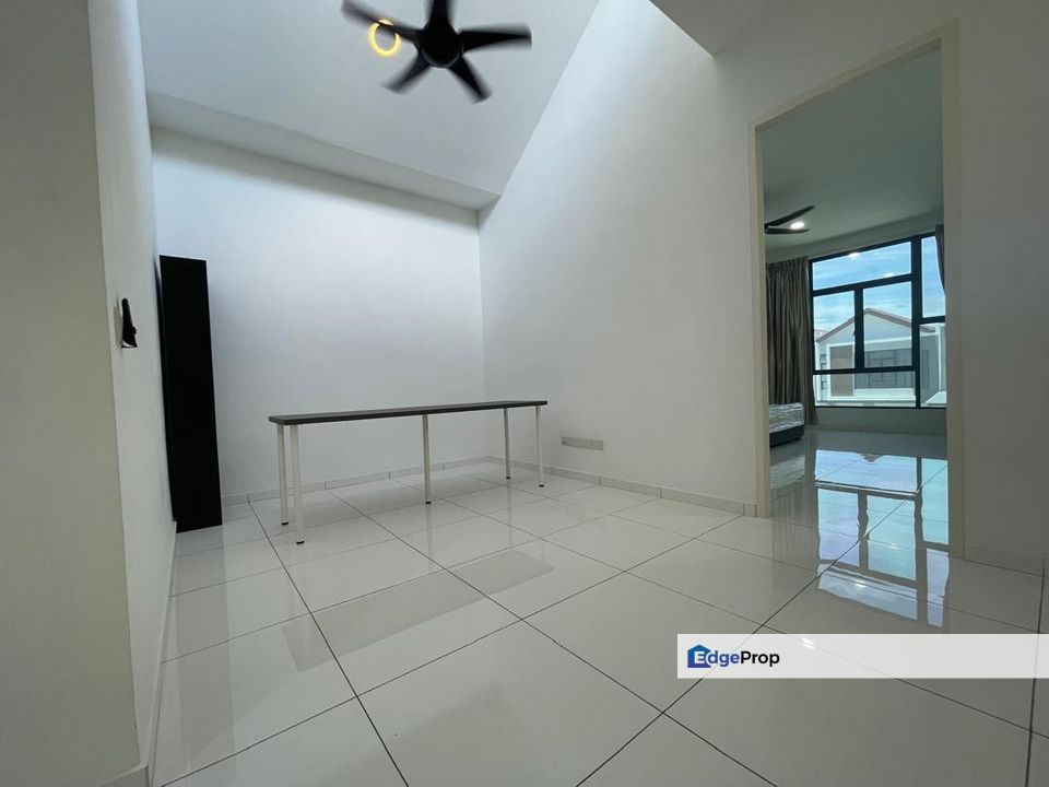 Fully furniture double storey landed house guarded at taman bukit indah iskandar puteri, Johor, Johor Bahru