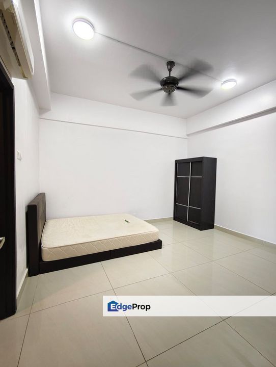 Freehold 2 room corner lot service apartment for sales in d'inspire nusa bestari iskandar puteri, Johor, Johor Bahru