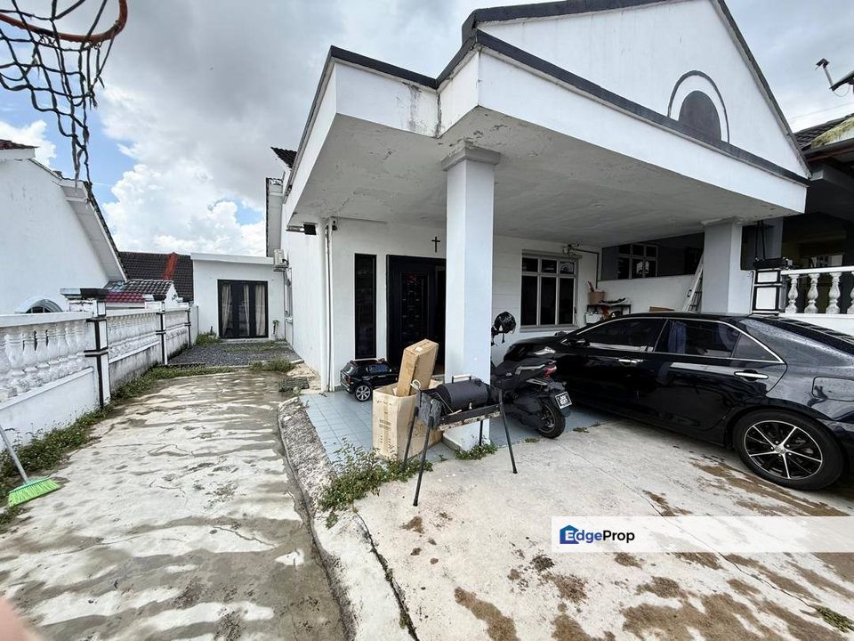Freehold single storey endlot with land and renovated unit at taman pulai utama skudai, Johor, Skudai