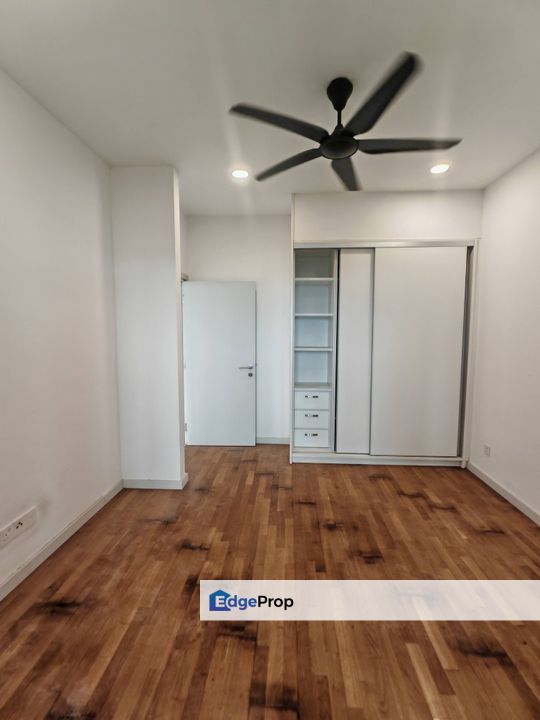 Partial furniture high floor 2 room service apartment at iskandar residence medini, Johor, Nusajaya